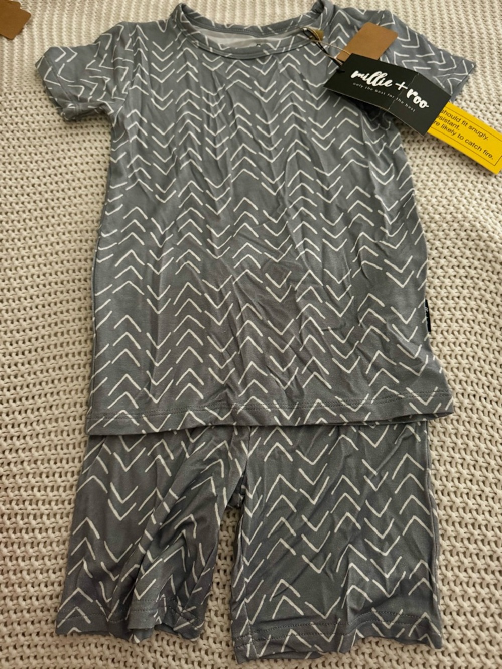 Millie + Roo Kids Gray Arrow Print Pajama Set